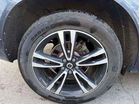 Used 2021 Volvo XC60 T5 Momentum w/ Protection Package AWD/4WD image 38