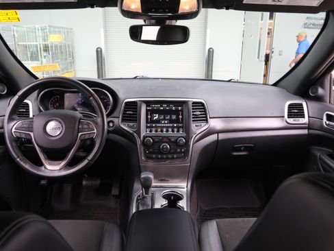 Used 2018 Jeep Grand Cherokee Altitude RWD image 15