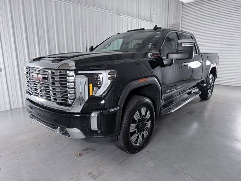 Used 2024 GMC Sierra 2500 Denali w/ Denali Reserve Package AWD/4WD image 1