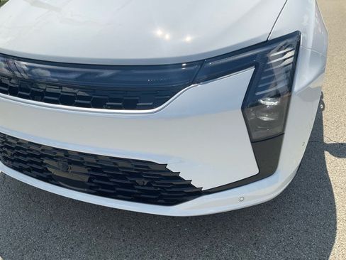 New 2027 Chrysler Pacifica Select w/ Family Tech Group FWD image 27