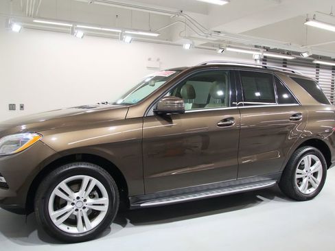 Used 2014 Mercedes-Benz ML 350 BlueTEC 4MATIC image 3