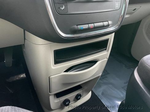 Used 2015 Dodge Grand Caravan American Value Package FWD image 21