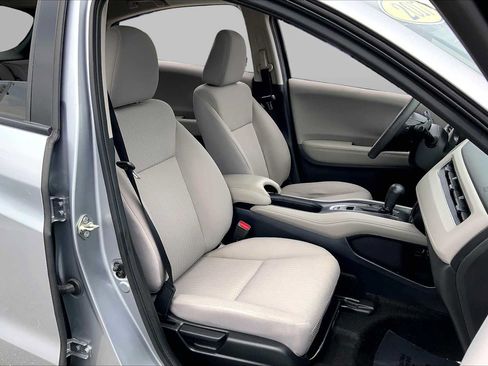 Used 2017 Honda HR-V EX image 8