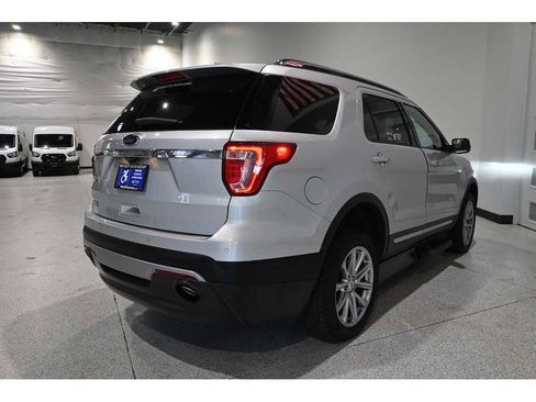 Used 2017 Ford Explorer Limited FWD image 6