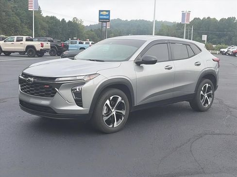Used 2024 Chevrolet Trax RS w/ Driver Confidence Package FWD image 1