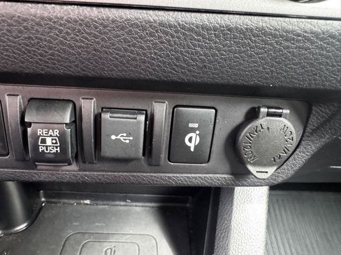 Used 2021 Toyota Tacoma TRD Sport w/ TRD Premium Sport Package AWD/4WD image 31