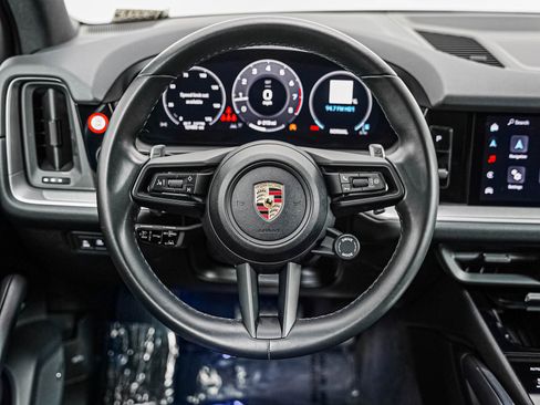 Certified 2024 Porsche Cayenne AWD/4WD image 17