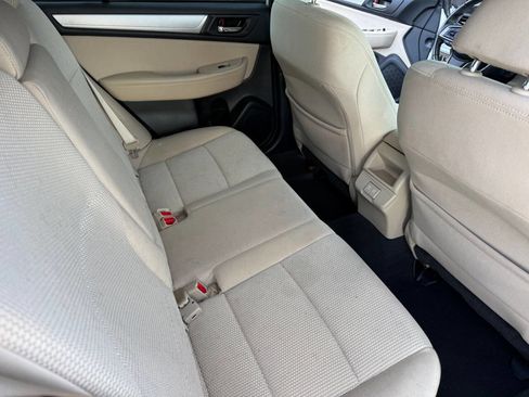 Used 2019 Subaru Outback 2.5i Premium image 11