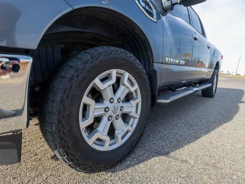 Used 2019 Nissan Titan SV w/ SV Convenience Package image 9