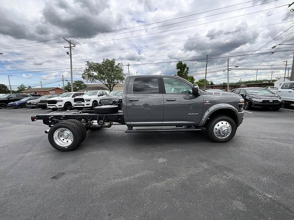 New 2026 RAM 5500 4x4 Crew Cab w/ Laramie Trim Package image 4