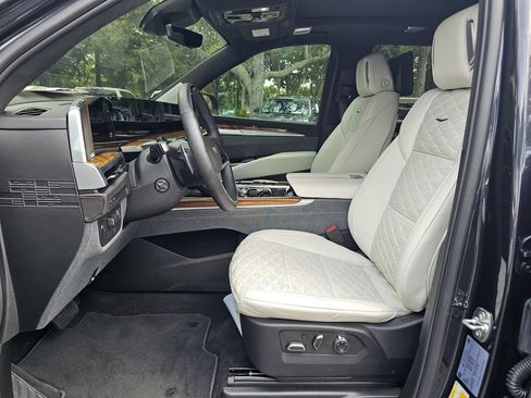 Used 2025 Cadillac Escalade Premium Luxury Platinum w/ LPO, Floor Liner Package RWD image 22