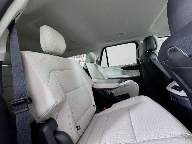 New 2026 Lincoln Navigator Premiere AWD/4WD image 31