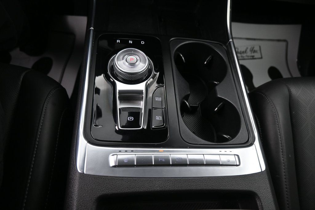 Used 2025 Kia Carnival EX FWD image 18