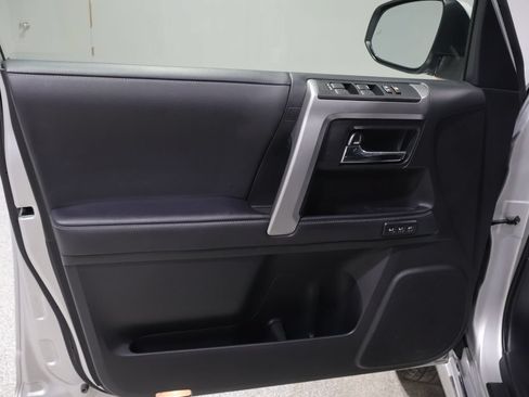 Used 2022 Toyota 4Runner Limited AWD/4WD image 13