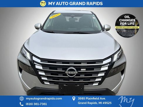 Used 2025 Nissan Rogue SV AWD/4WD image 2