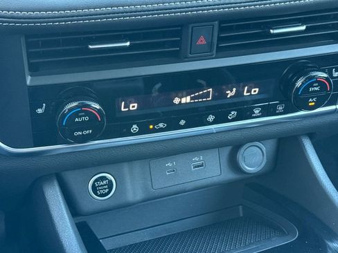 Used 2023 Nissan Rogue SV w/ SV Premium B Package image 18