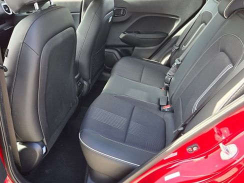 Certified 2025 Hyundai Venue Limited image 7