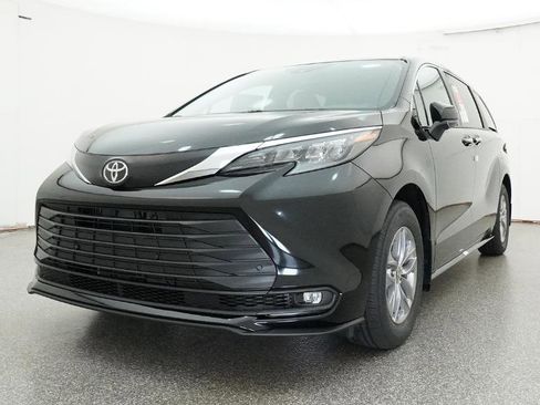 New 2026 Toyota Sienna XLE FWD image 14