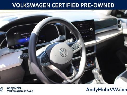 Used 2025 Volkswagen Taos SE w/ Panoramic Sunroof Package AWD/4WD image 18