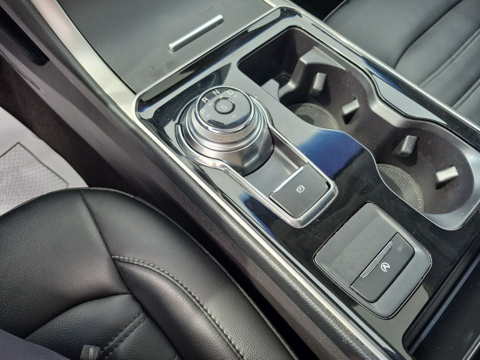 Used 2019 Ford Edge SEL w/ Equipment Group 201A FWD image 15