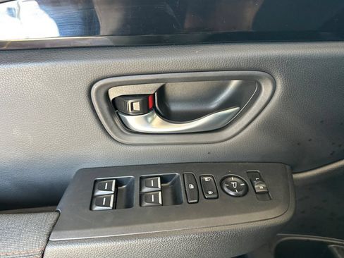 Used 2025 Honda Pilot Sport image 11