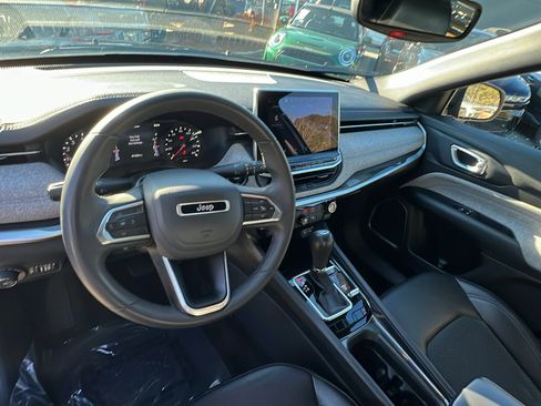 Used 2024 Jeep Compass Latitude image 24