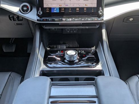 New 2026 Jeep Grand Wagoneer Limited AWD/4WD image 18