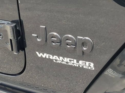 Used 2021 Jeep Wrangler Unlimited Sahara AWD/4WD image 13