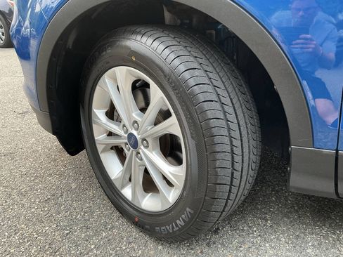 Used 2018 Ford Escape SE w/ SE Sync 3 Package AWD/4WD image 9