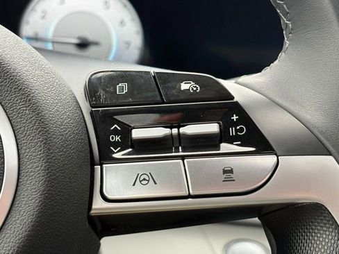 Used 2024 Hyundai Elantra Limited image 19