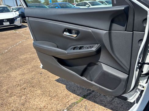 Used 2025 Nissan Sentra SV FWD image 18