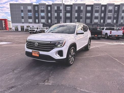 Used 2025 Volkswagen Atlas SE image 1