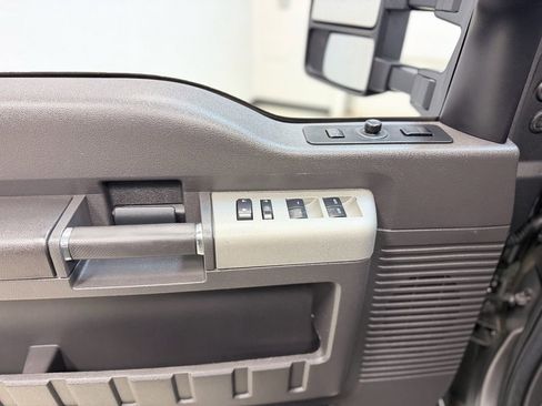 Used 2014 Ford F250 Lariat w/ Lariat Ultimate Package image 19