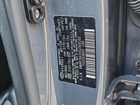 Used 2025 Hyundai Venue SEL FWD image 25