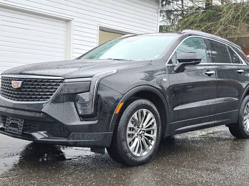 Used 2025 Cadillac XT4 Premium Luxury image 7
