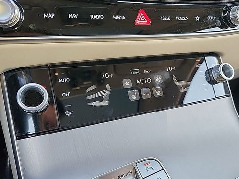 Certified 2026 Genesis GV70 2.5T Select AWD/4WD image 17