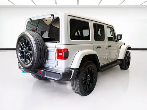 Used 2024 Jeep Wrangler Unlimited Sahara w/ Technology Group AWD/4WD image 4
