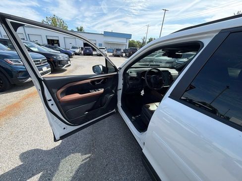 Used 2025 Subaru Forester Touring AWD/4WD image 14