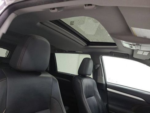 Used 2014 Toyota Highlander XLE AWD/4WD image 2