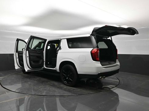 Used 2022 GMC Yukon XL Denali AWD/4WD image 44