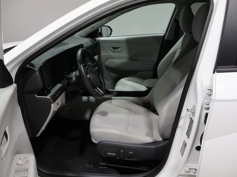 Used 2025 Hyundai Kona SEL image 9