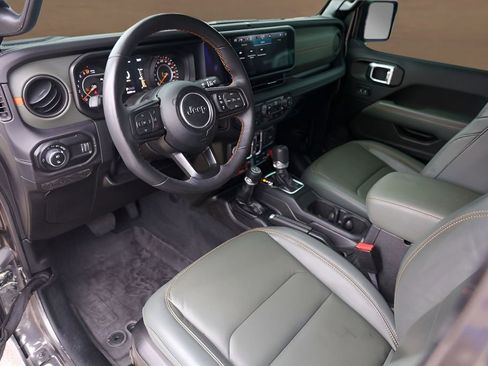 Used 2024 Jeep Gladiator Mojave AWD/4WD image 10