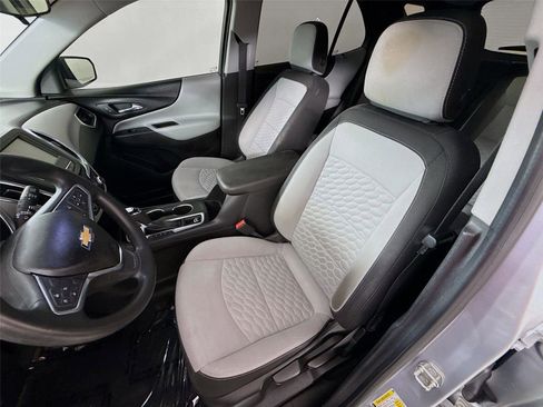 Used 2018 Chevrolet Equinox LS FWD image 2