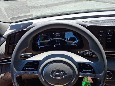 New 2025 Hyundai Elantra SE image 15