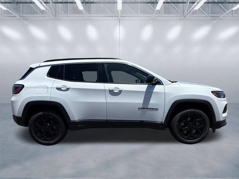 Certified 2024 Jeep Compass Latitude AWD/4WD image 3