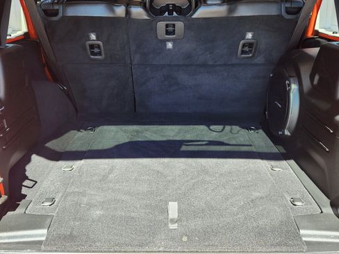 Used 2018 Jeep Wrangler Unlimited Sahara AWD/4WD image 13