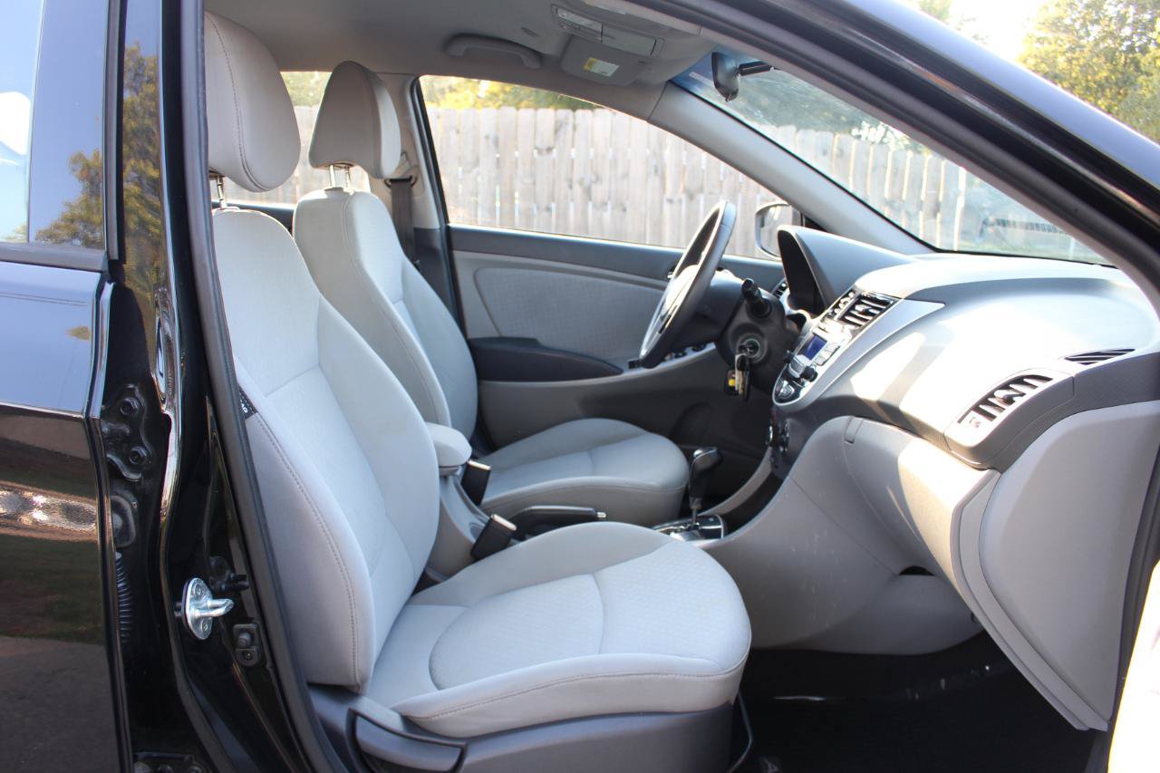 Used 2014 Hyundai Accent SE FWD image 34