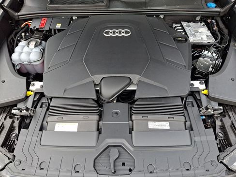 Used 2025 Audi Q8 Prestige w/ Prestige Package image 29