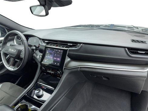 Used 2023 Jeep Grand Cherokee L Laredo image 47