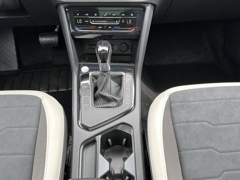 New 2026 Volkswagen Taos SE FWD image 19